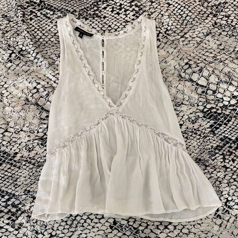 Kendall & Kylie flowy white tank lace
